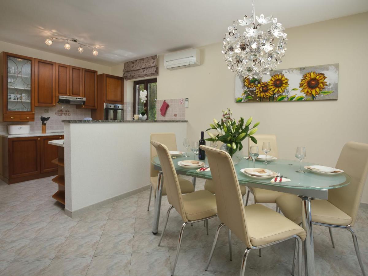 Holiday Home Ana By Interhome Nedescina Екстер'єр фото