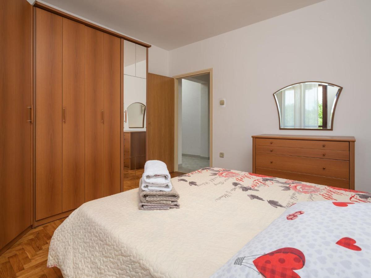 Holiday Home Ana By Interhome Nedescina Екстер'єр фото